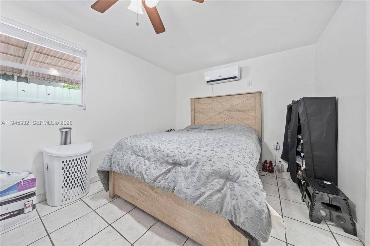 3430 NW 16th St, Miami, FL 33125 Photo