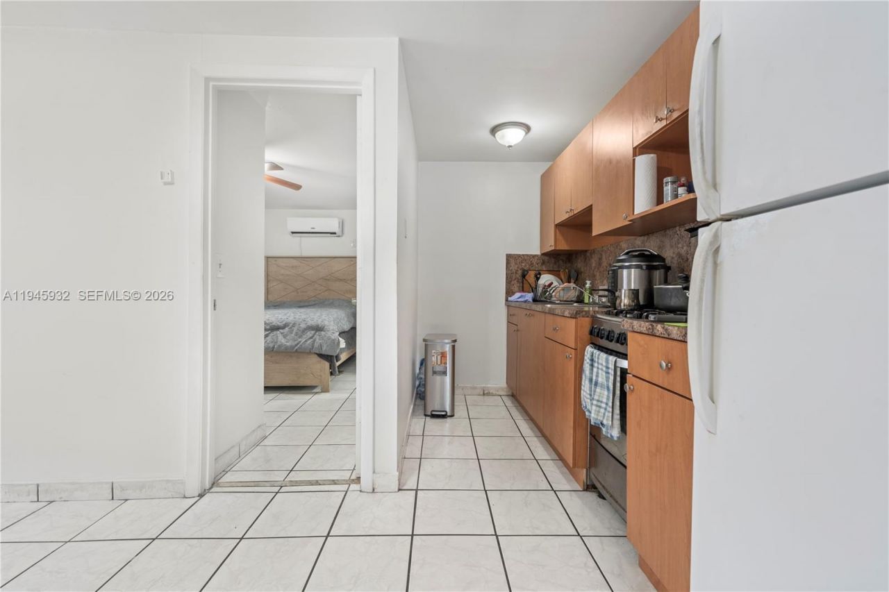 3430 NW 16th St, Miami, FL 33125 Photo