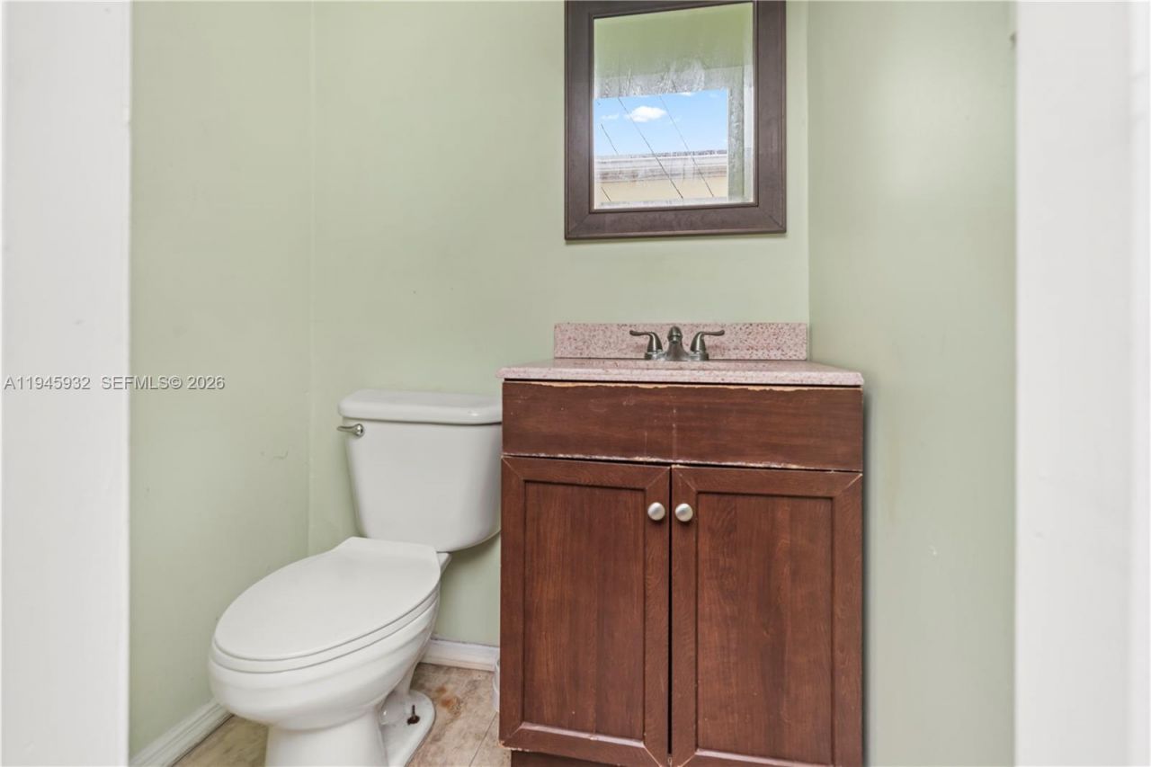 3430 NW 16th St, Miami, FL 33125 Photo