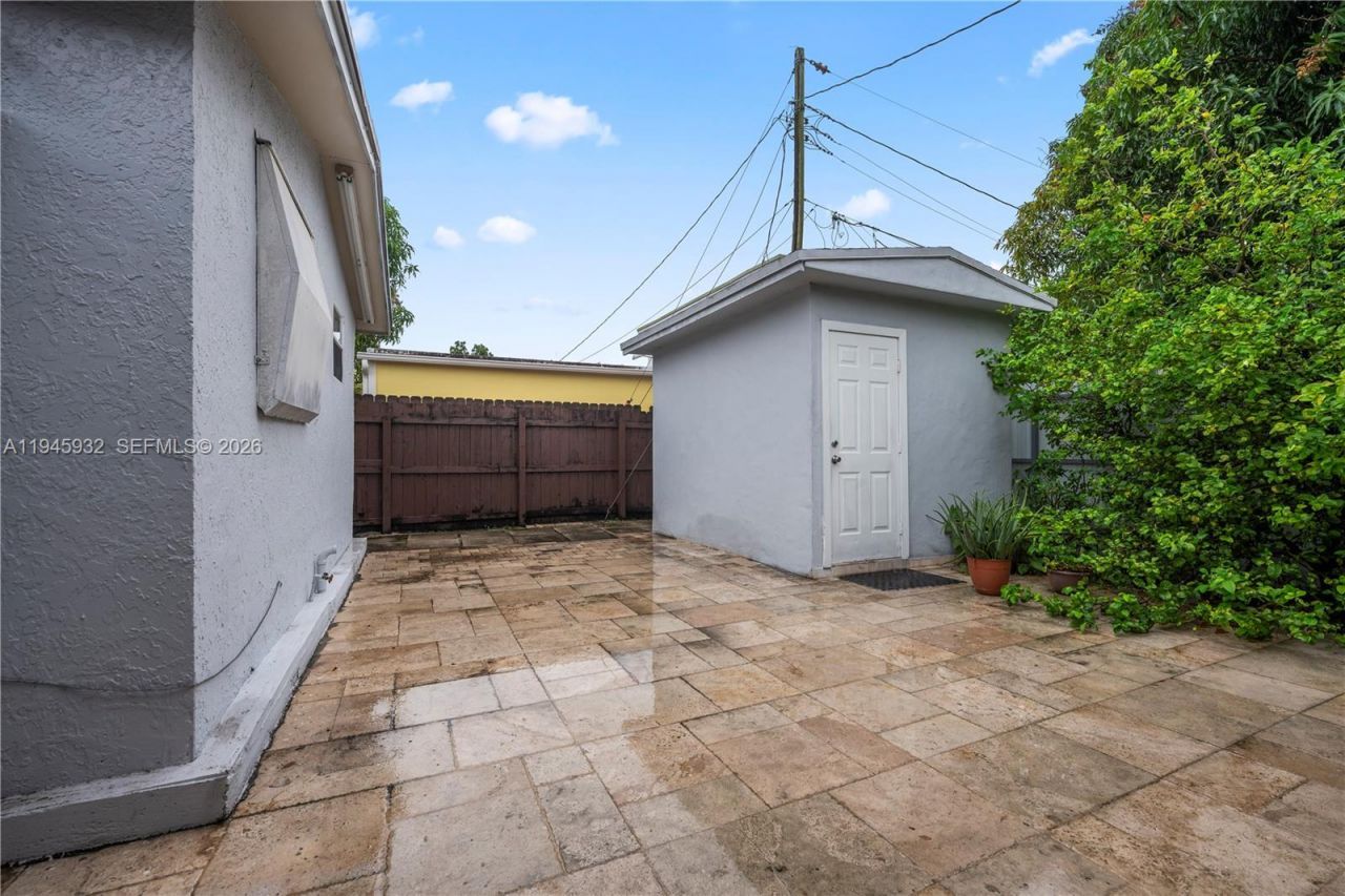 3430 NW 16th St, Miami, FL 33125 Photo