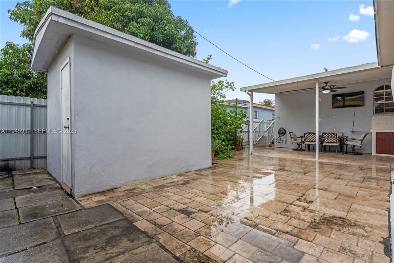 3430 NW 16th St, Miami, FL 33125 Photo