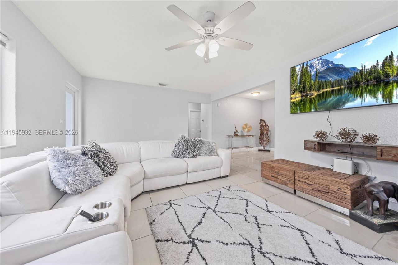 3430 NW 16th St, Miami, FL 33125 Photo