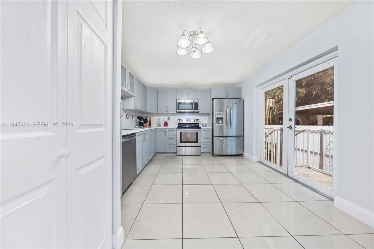 3430 NW 16th St, Miami, FL 33125 Photo