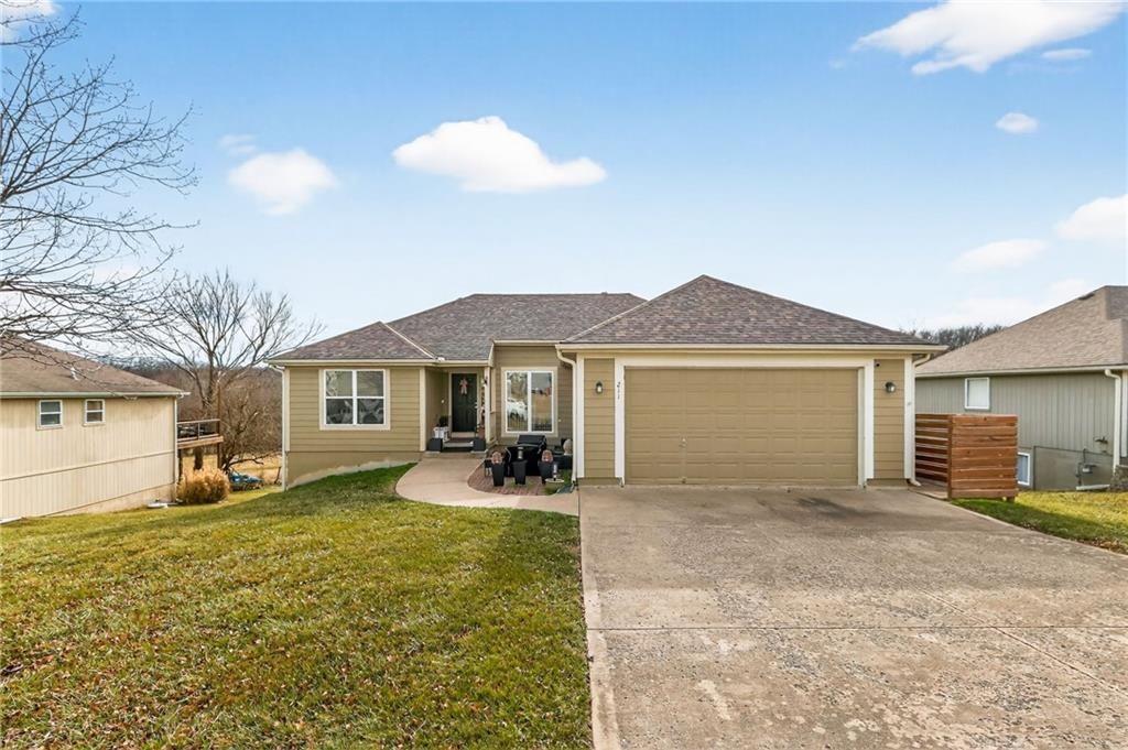 211 E Whispering Hills Boulevard, Lone Jack, MO 64070 Main Photo