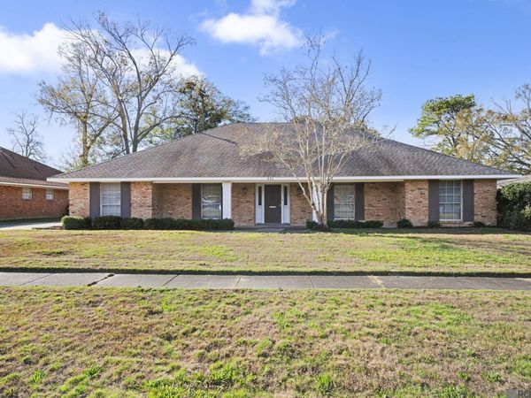 886 Hedgewood Dr, Baton Rouge, LA 70815