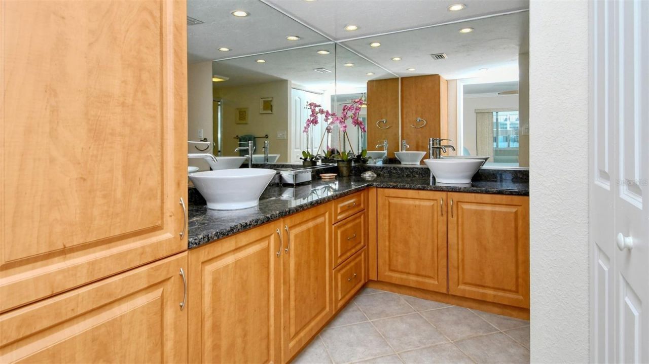 1125 W Peppertree Drive, Unit 702, Sarasota, FL 34242 Photo