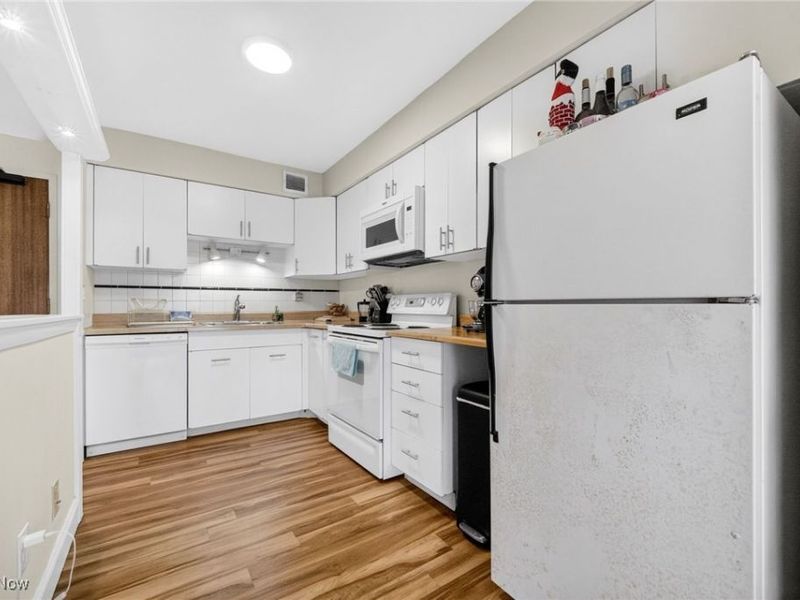 12520 Edgewater Drive, Unit 1507, Lakewood, OH 44107 Photo 11