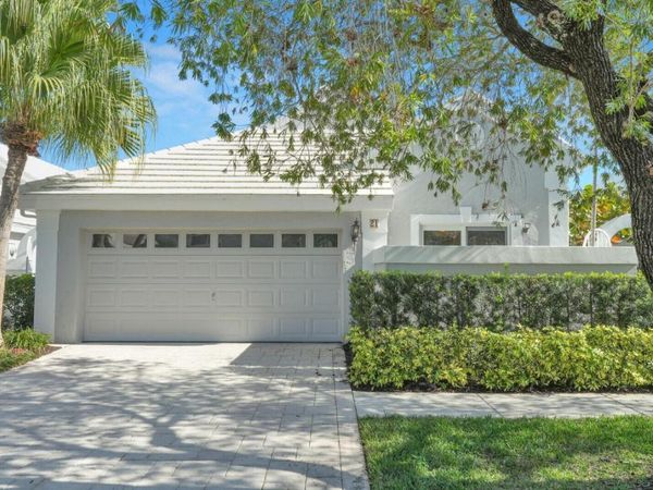 21 Selby Lane, Palm Beach Gardens, FL 33418