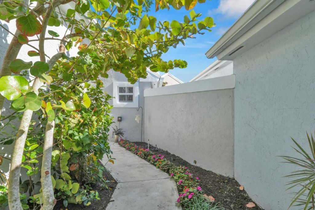 21 Selby Lane, Palm Beach Gardens, FL 33418 Photo