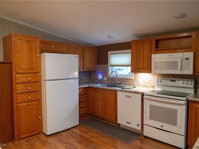 337 Pin Oak Circle, Elyria, OH 44035 Photo 10