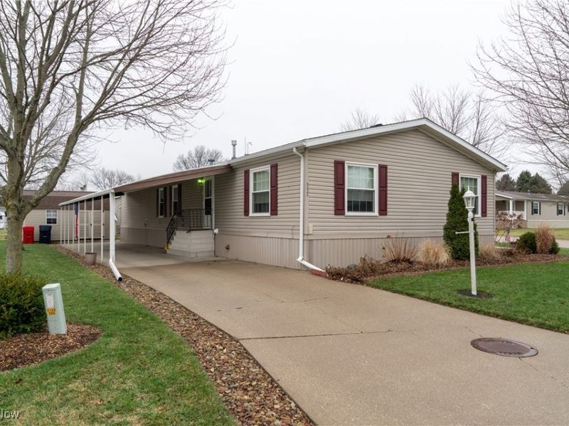 337 Pin Oak Circle, Elyria, OH 44035 Photo 2