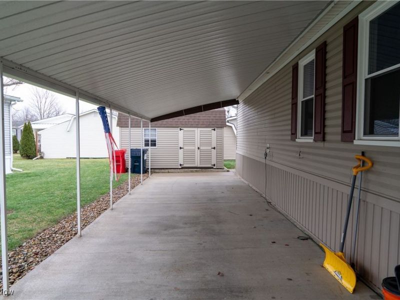 337 Pin Oak Circle, Elyria, OH 44035 Photo 5