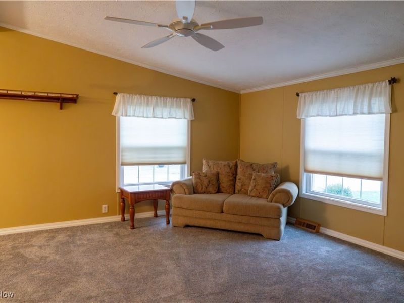 337 Pin Oak Circle, Elyria, OH 44035 Photo 6