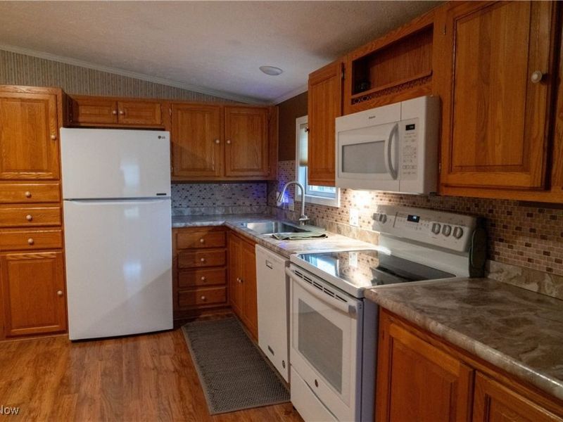 337 Pin Oak Circle, Elyria, OH 44035 Photo 9