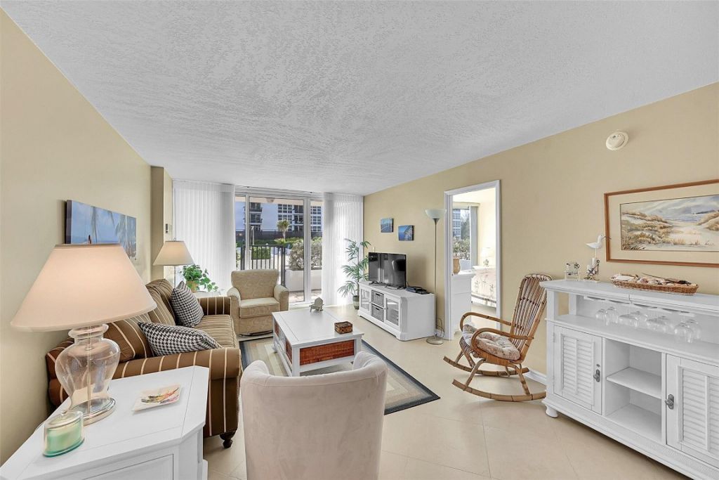 531 N Ocean Boulevard, Unit 410, Pompano Beach, FL 33062 Photo