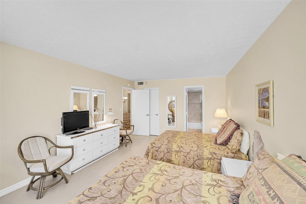 531 N Ocean Boulevard, Unit 410, Pompano Beach, FL 33062 Photo