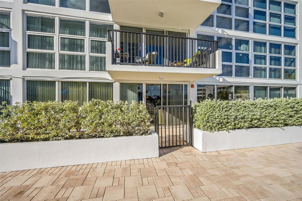 531 N Ocean Boulevard, Unit 410, Pompano Beach, FL 33062 Photo