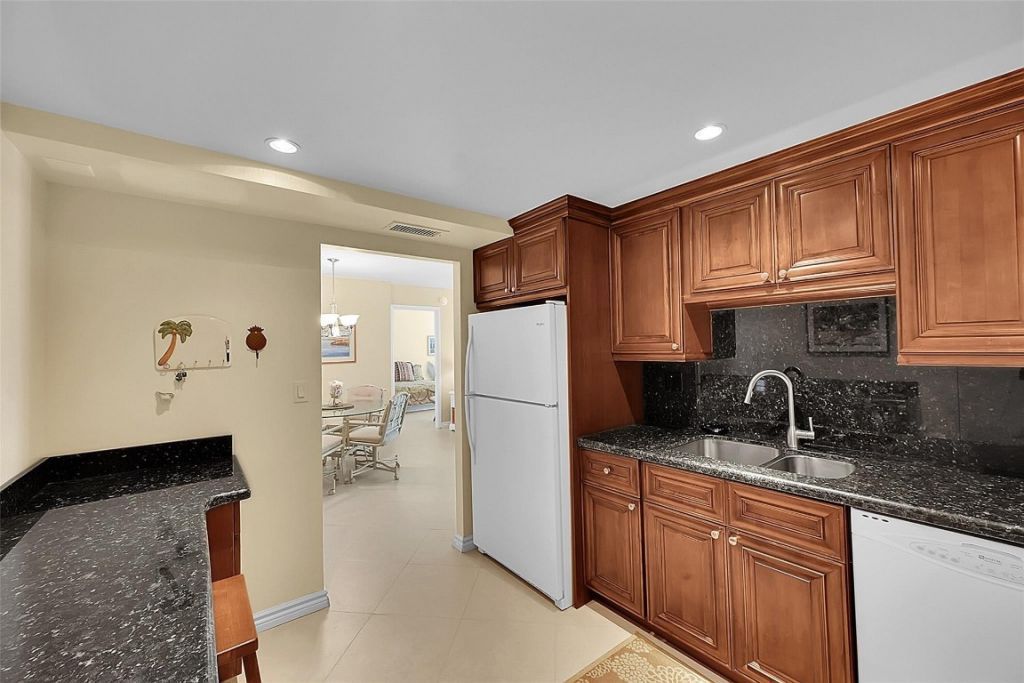 531 N Ocean Boulevard, Unit 410, Pompano Beach, FL 33062 Photo