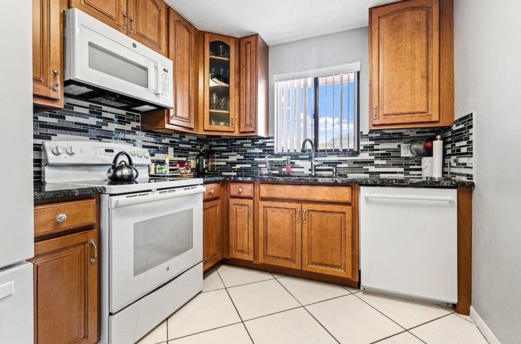 7442 Ashmont Circle, Unit 203, Fort Lauderdale, FL 33321 Photo