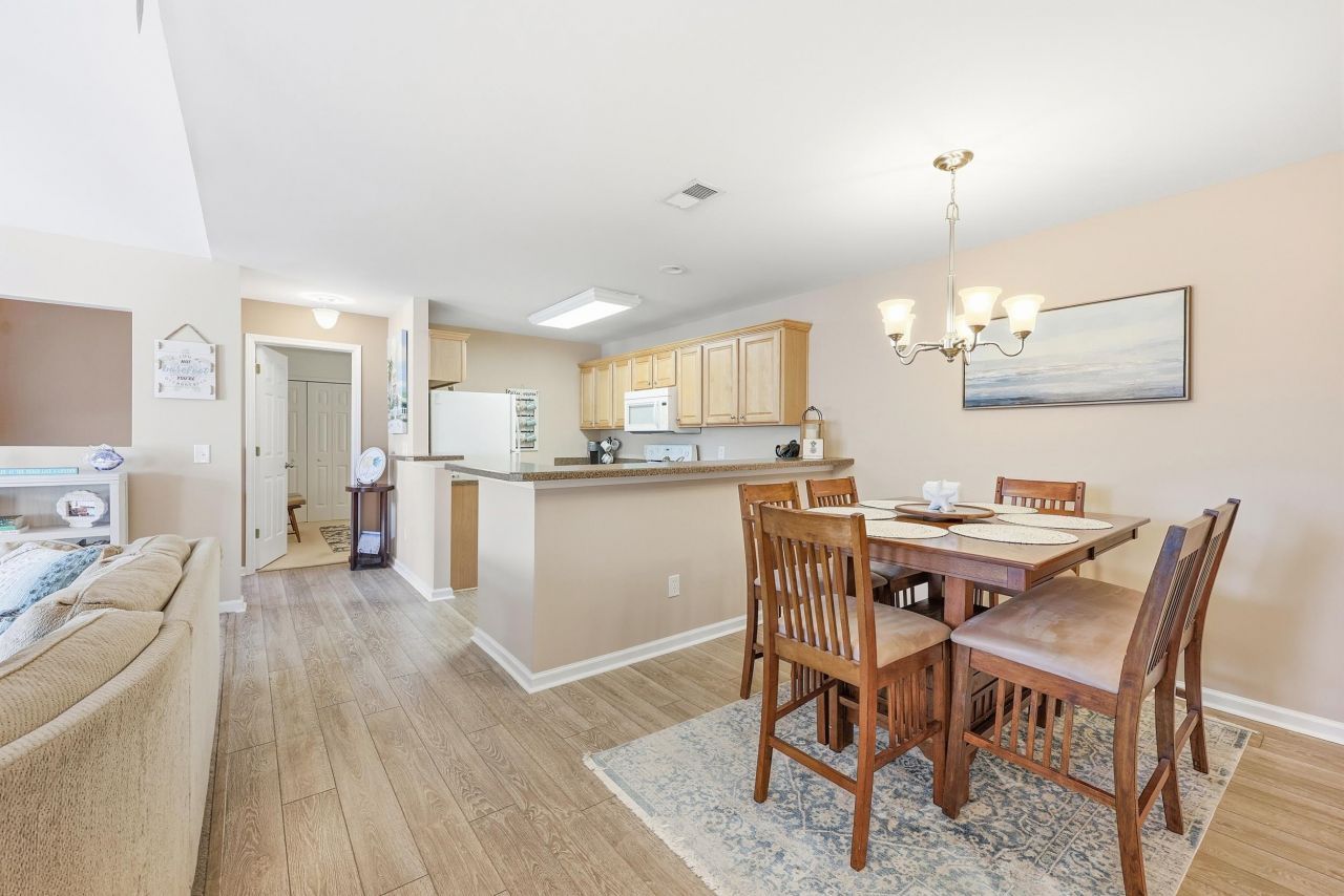 10 Loganberry Ct. Photo 10