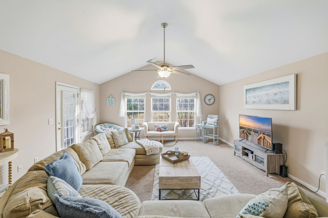 10 Loganberry Ct. Photo 5