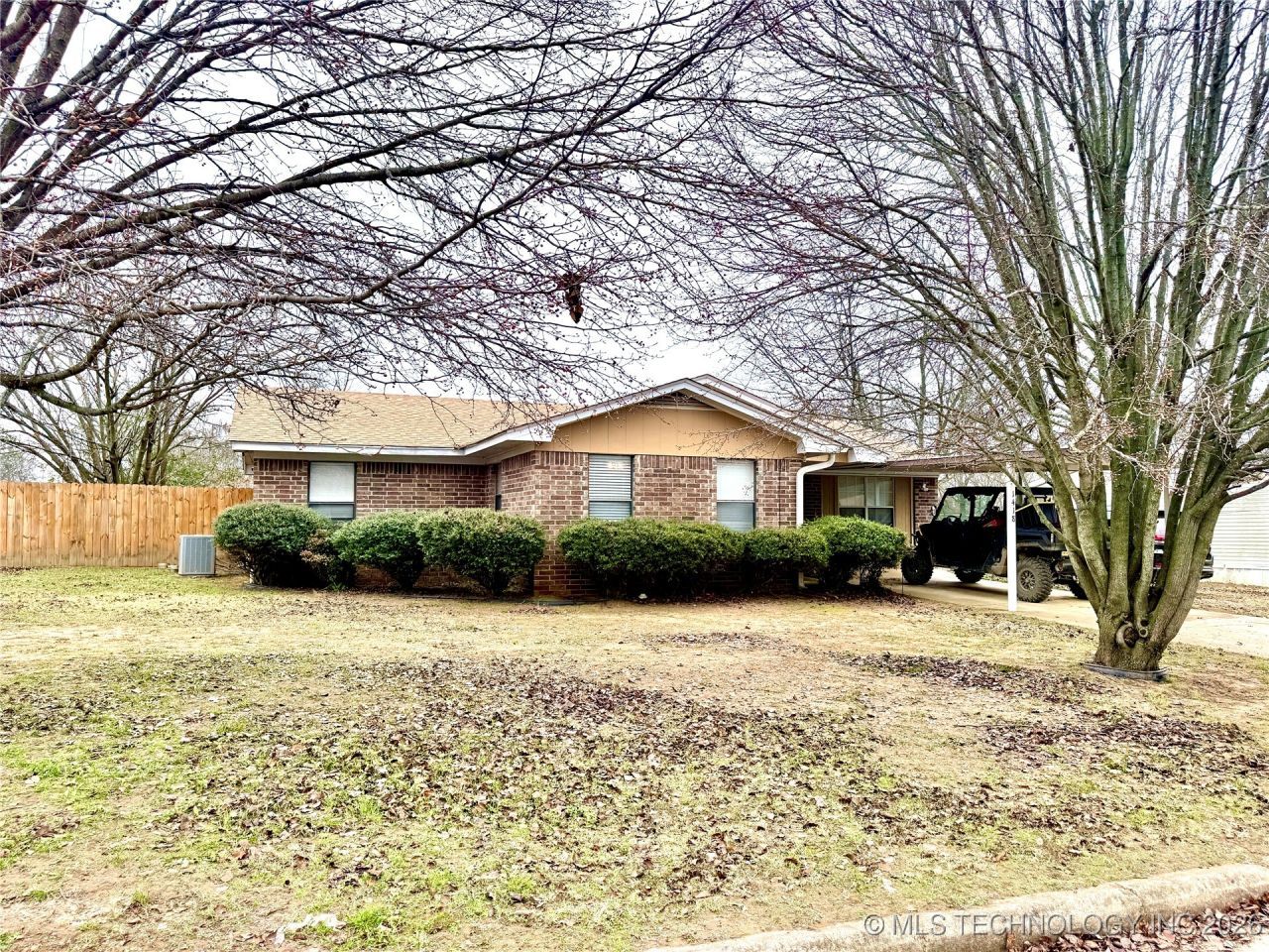 1418 N Lambert Street, Hugo, OK 74743 Main Photo