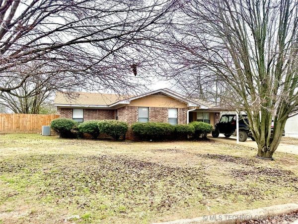 1418 N Lambert Street, Hugo, OK 74743