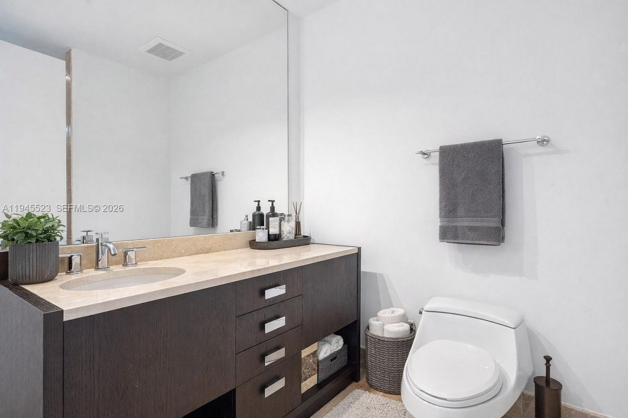 18201 Collins Ave, Unit 4404, Sunny Isles Beach, FL 33160 Photo
