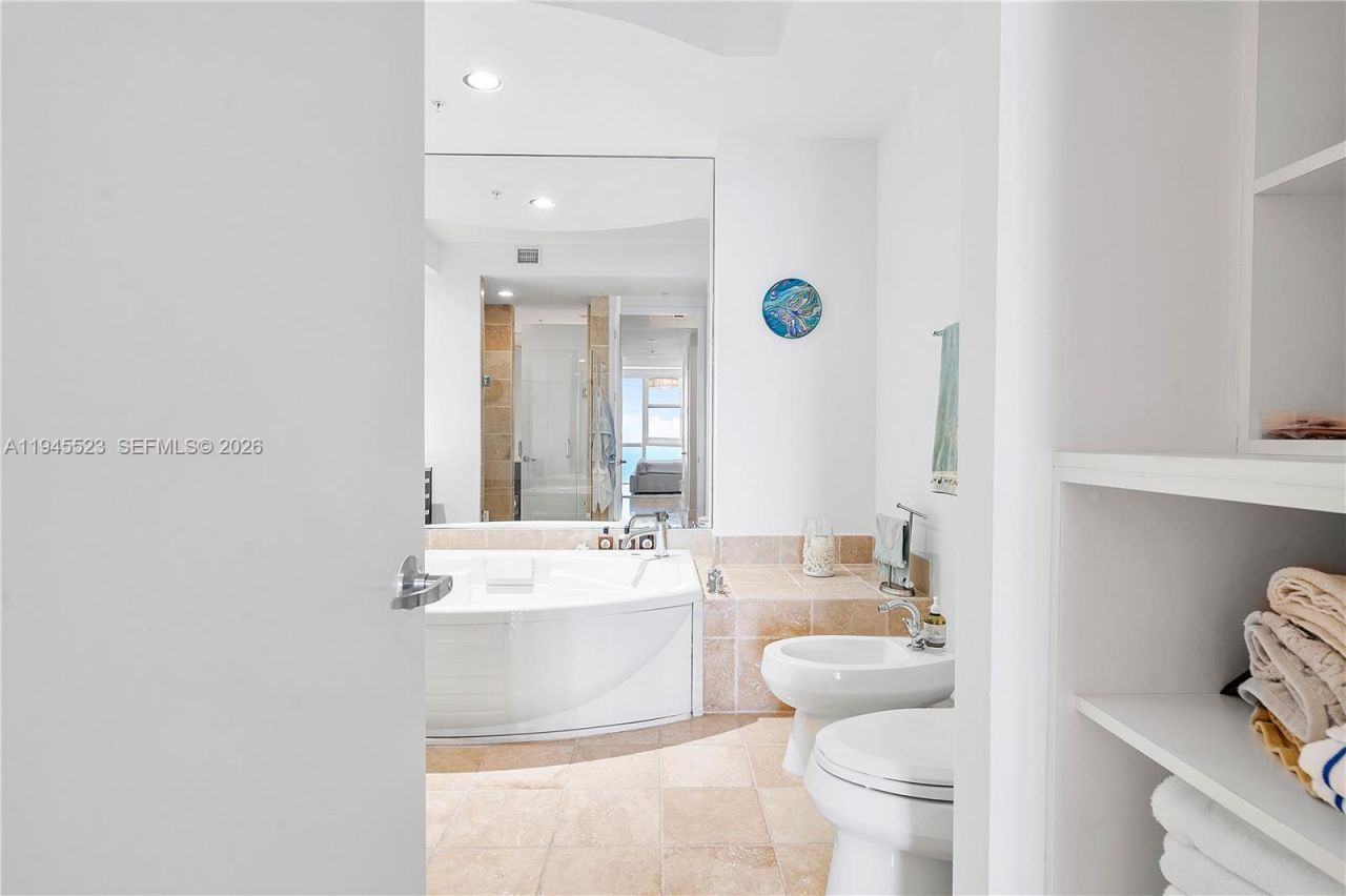 18201 Collins Ave, Unit 4404, Sunny Isles Beach, FL 33160 Photo