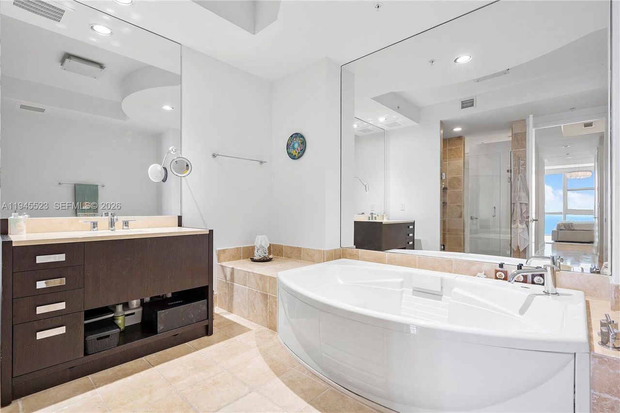 18201 Collins Ave, Unit 4404, Sunny Isles Beach, FL 33160 Photo