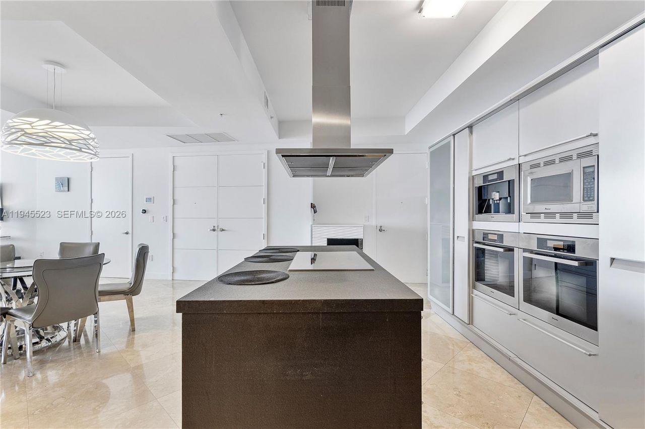 18201 Collins Ave, Unit 4404, Sunny Isles Beach, FL 33160 Photo