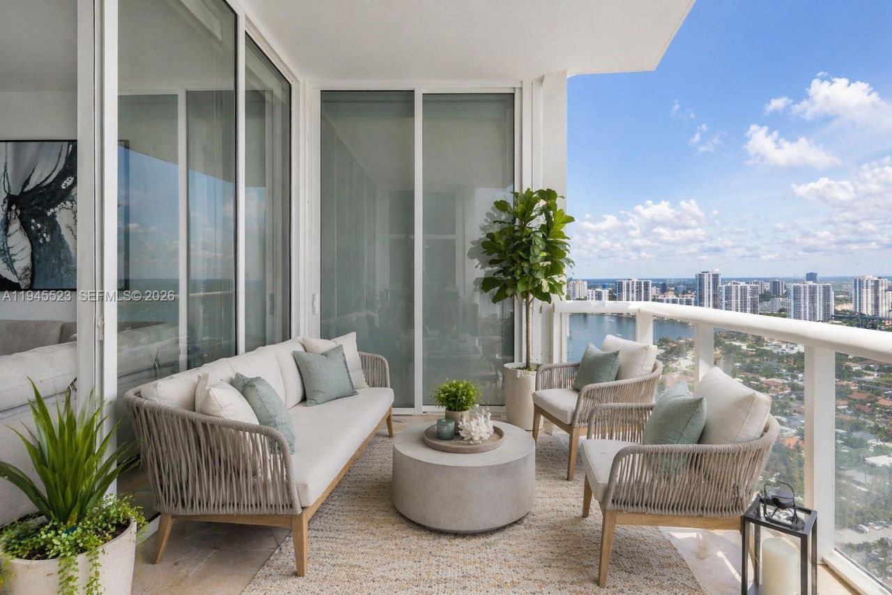 18201 Collins Ave, Unit 4404, Sunny Isles Beach, FL 33160 Photo