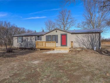 25 Newberry Drive, Linn Valley, KS 66040