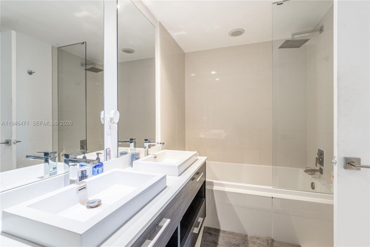 45 SW 9th St, Unit 1205, Miami, FL 33130 Photo