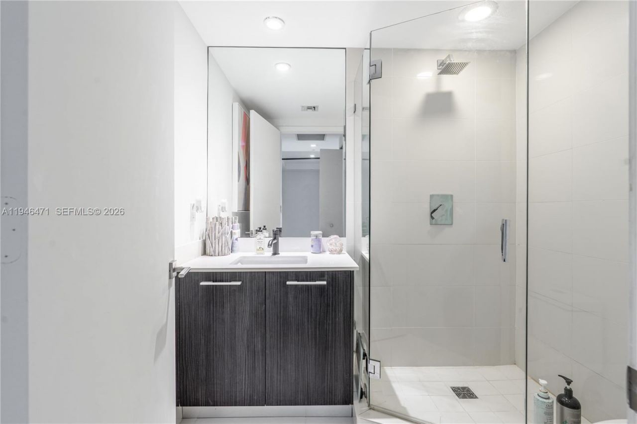 45 SW 9th St, Unit 1205, Miami, FL 33130 Photo