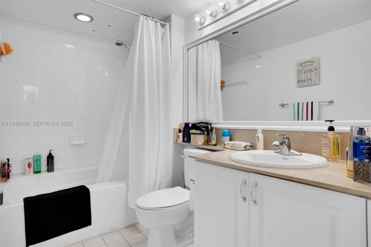 1155 Brickell Bay Dr , Unit 1702, Miami, FL 33131 Photo