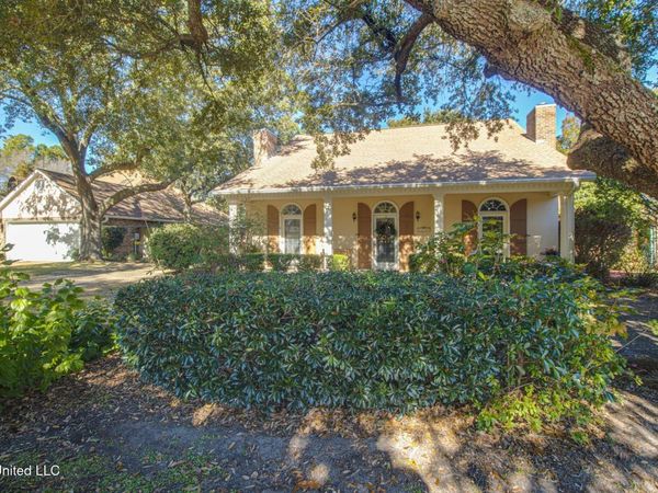 2588 Rue Palafox, Biloxi, MS 39531