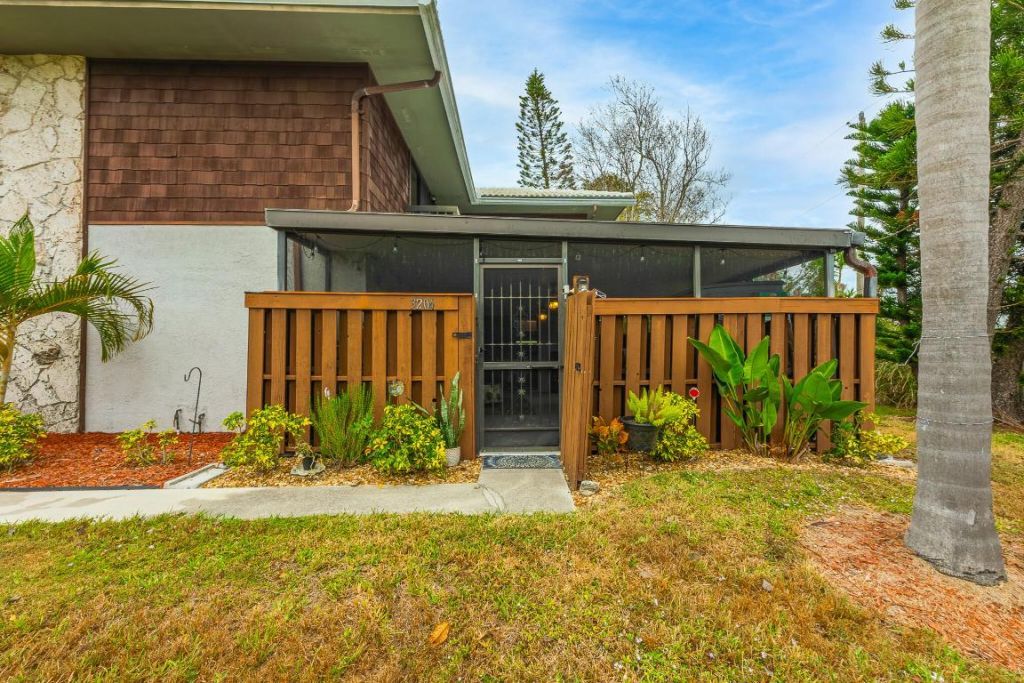 3204 SE Guenevere Lane, Port Saint Lucie, FL 34952 Photo