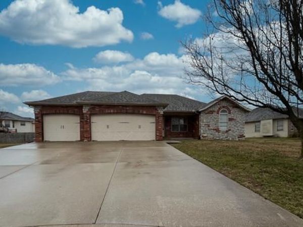 5704 S Vicksburg Battle Court, Brookline, MO 65619