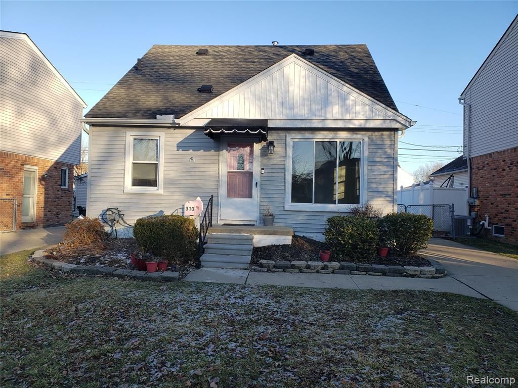 310 N Marias Avenue, Clawson, MI 48017 Main Photo