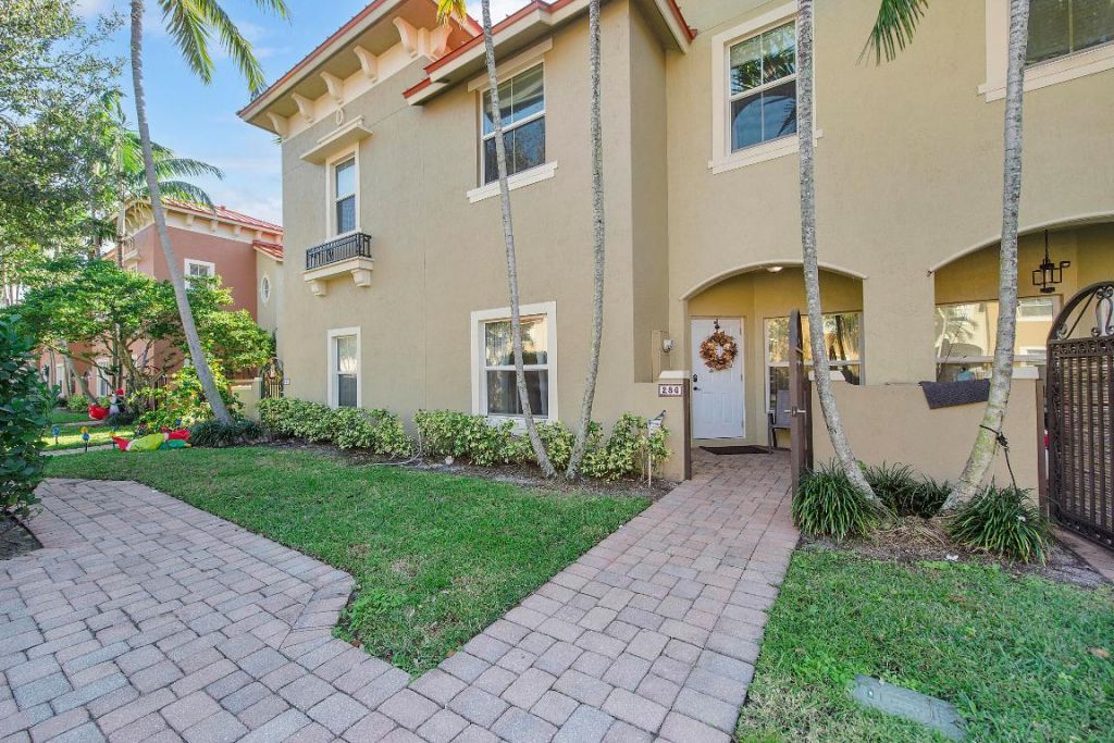 286 Lake Monterey Circle, Boynton Beach, FL 33426 Photo