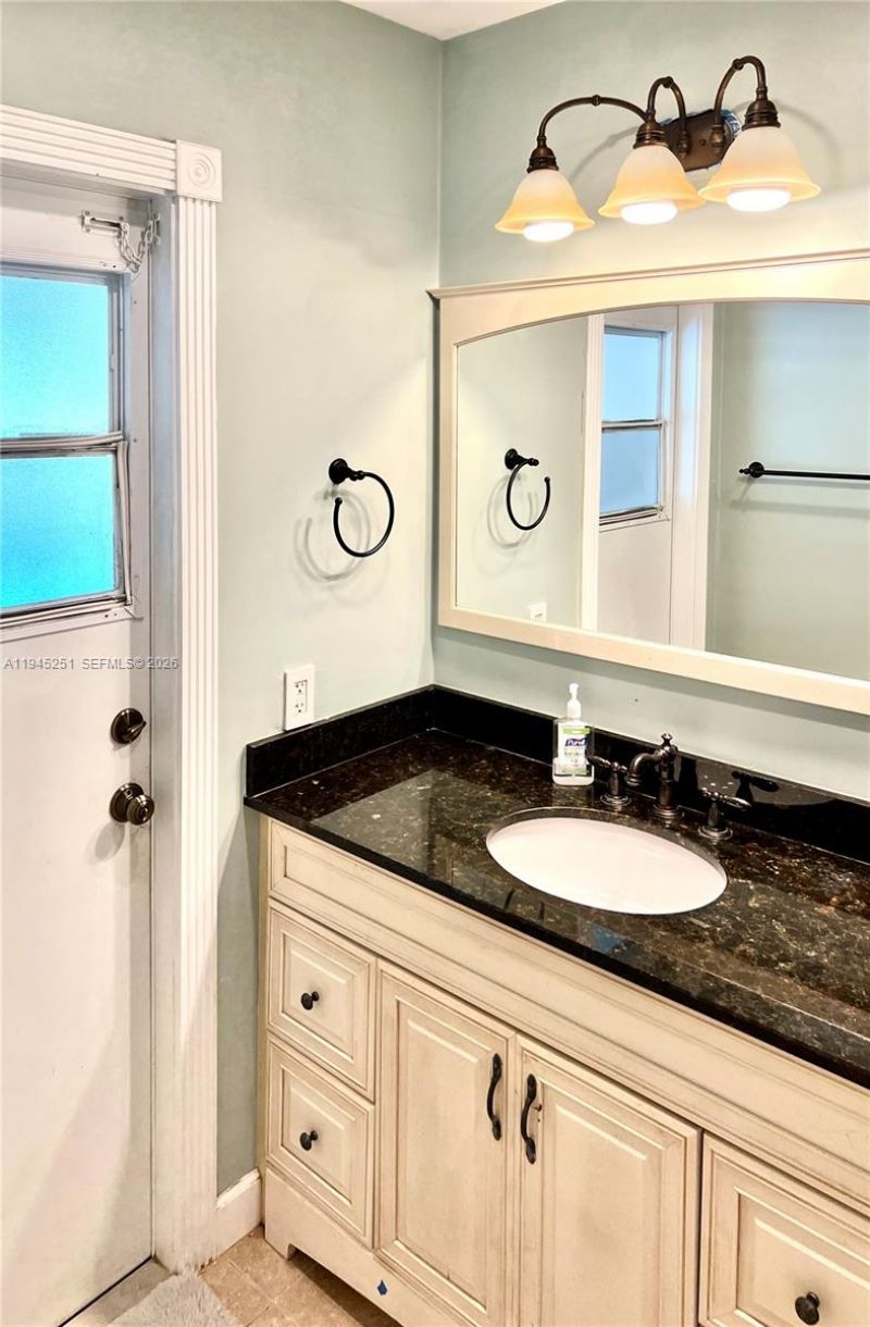 7470 NW 10th Ct, Plantation, FL 33313 Photo