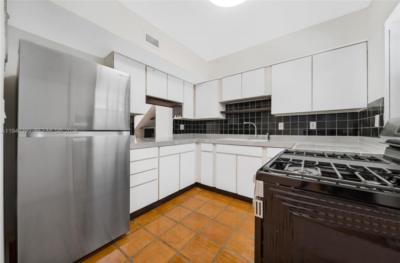 7412 Gary Av, Unit 7412, Miami Beach, FL 33141 Photo