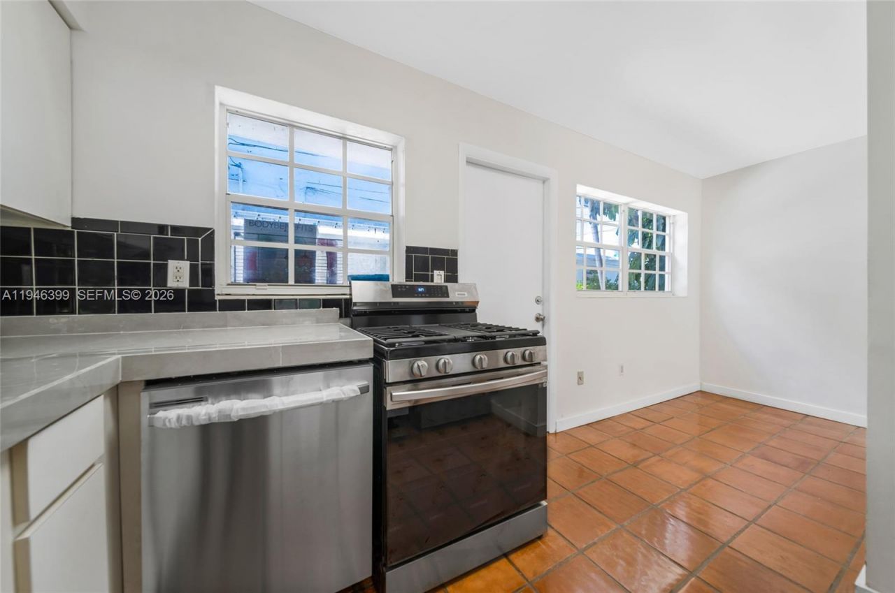 7412 Gary Av, Unit 7412, Miami Beach, FL 33141 Photo