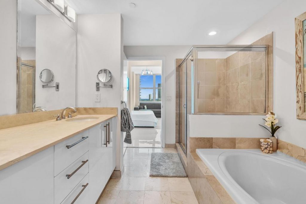 3330 NE 190th Street, Unit 1011, Aventura, FL 33180 Photo