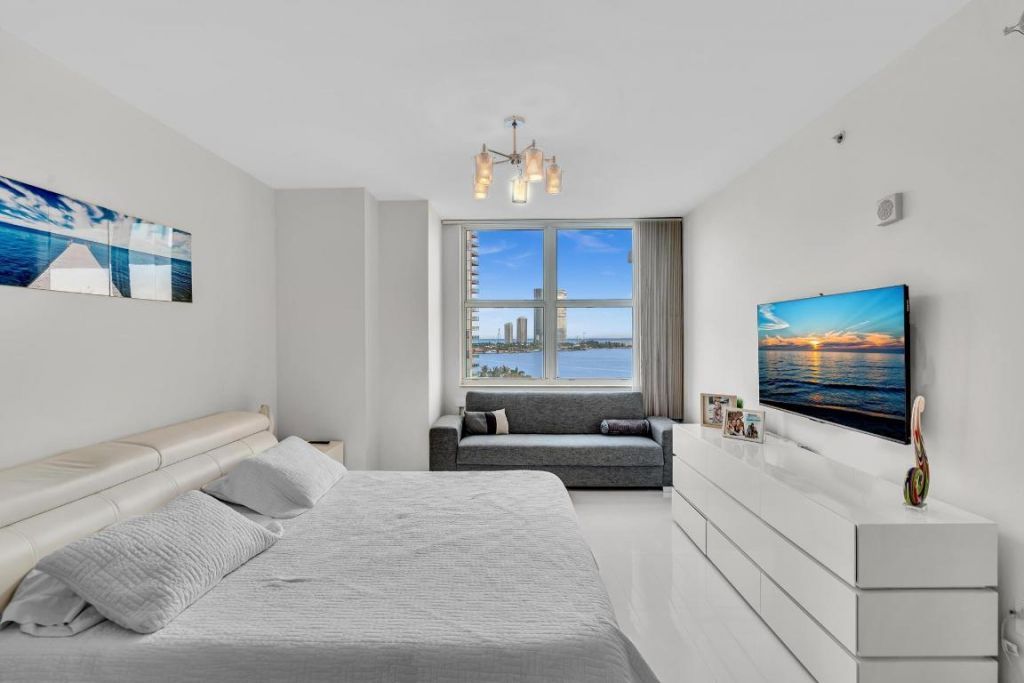 3330 NE 190th Street, Unit 1011, Aventura, FL 33180 Photo