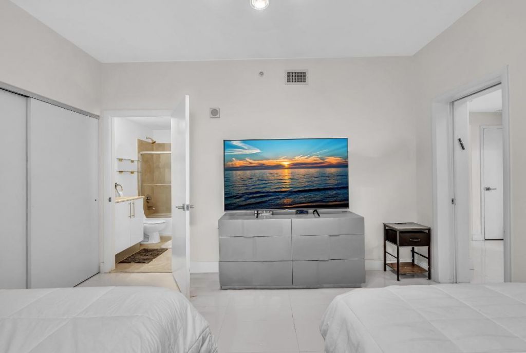 3330 NE 190th Street, Unit 1011, Aventura, FL 33180 Photo