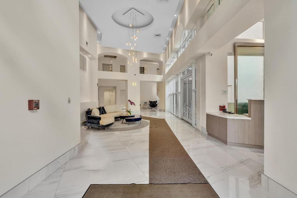 3330 NE 190th Street, Unit 1011, Aventura, FL 33180 Photo