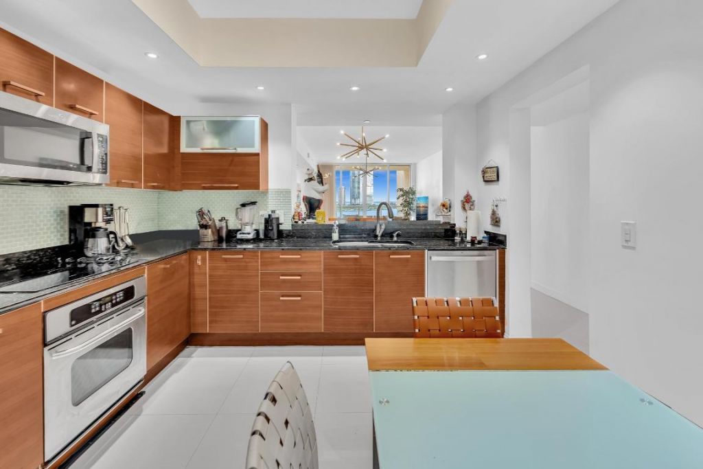 3330 NE 190th Street, Unit 1011, Aventura, FL 33180 Photo