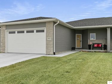 5932 Loxton Street, Lincoln, NE 68526